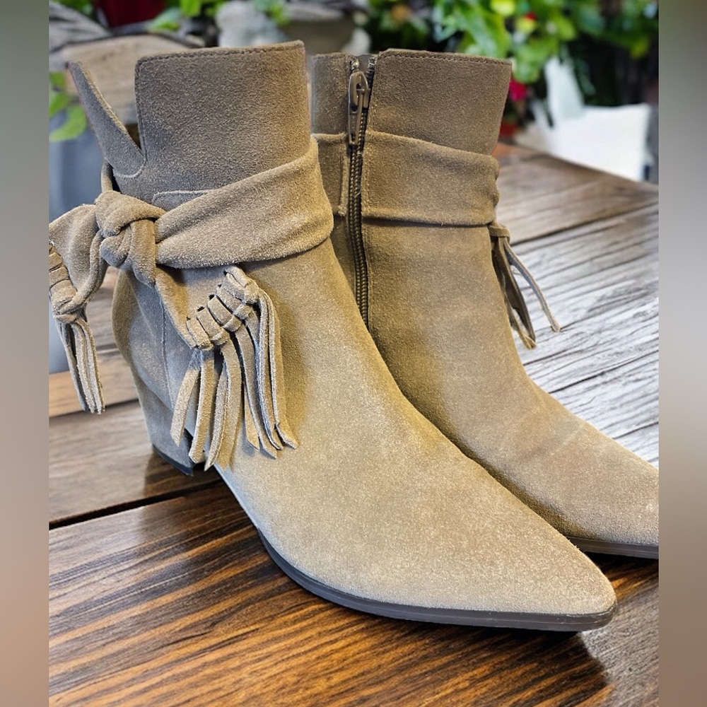 Vaneli Xander Taupe Nival Suede Fringe Knot Ankle Boots Women's Size 6.5